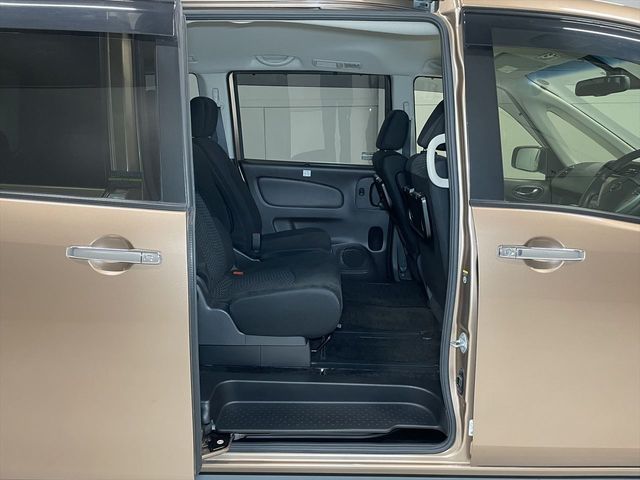 Nissan SERENA 2015-01 17923-3