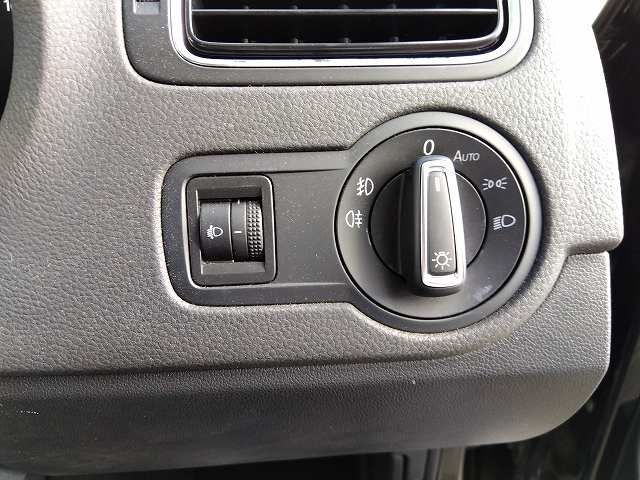 VolksWagen POLO 2016-11 22037-19