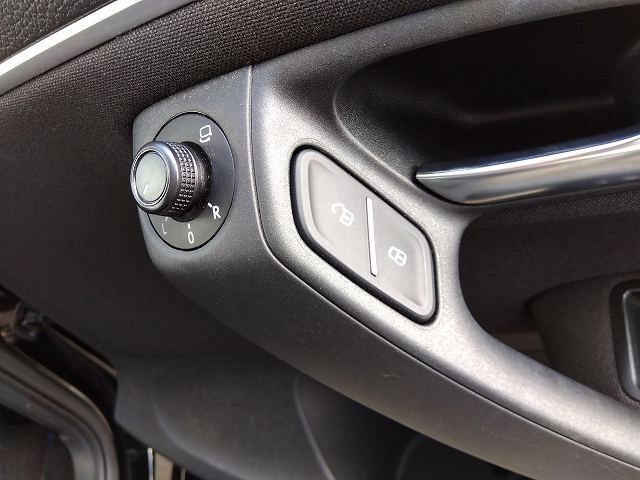 VolksWagen POLO 2016-11 22037-17