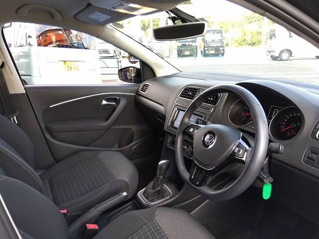 VolksWagen POLO 2016-11 22037-9