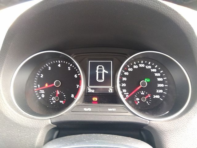 VolksWagen POLO 2016-11 22037-24