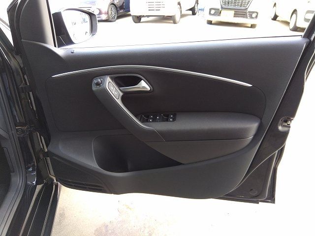 VolksWagen POLO 2016-11 22037-18