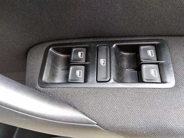 VolksWagen POLO 2016-11 22037-16