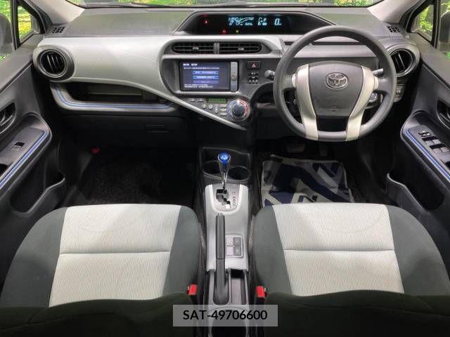 Toyota AQUA 2014-08 352433-1