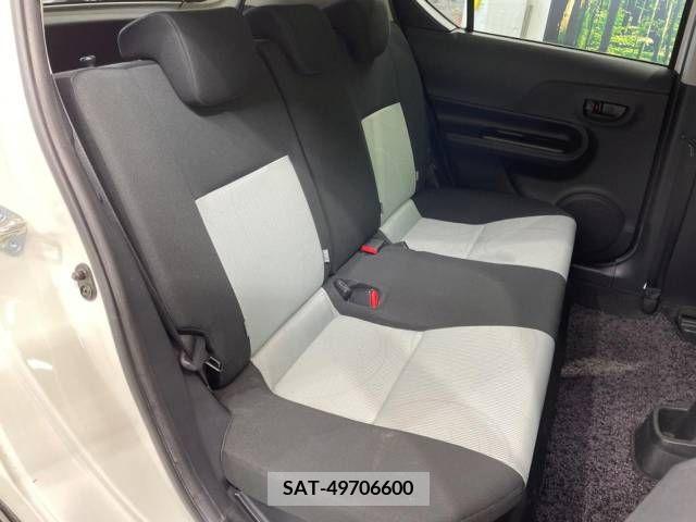 Toyota AQUA 2014-08 352433-8