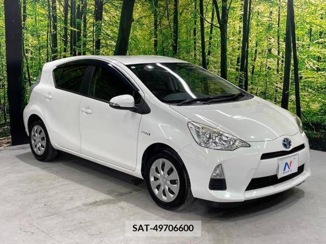 Toyota AQUA 2014-08 352433-15