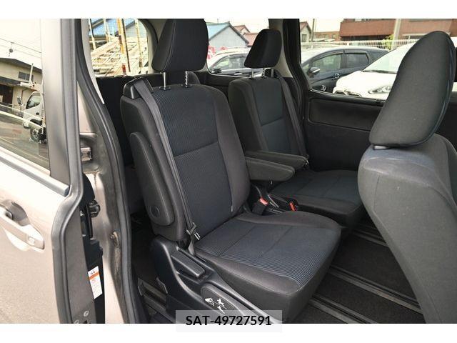 Toyota VOXY HYBRID 2019-03 322840-10