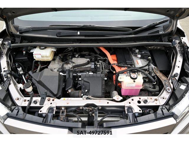 Toyota VOXY HYBRID 2019-03 322840-7