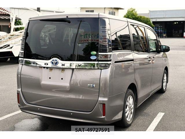 Toyota VOXY HYBRID 2019-03 322840-4