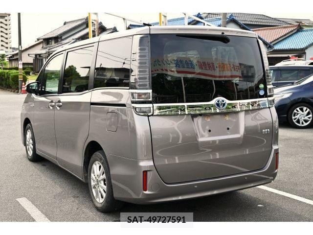 Toyota VOXY HYBRID 2019-03 322840-2