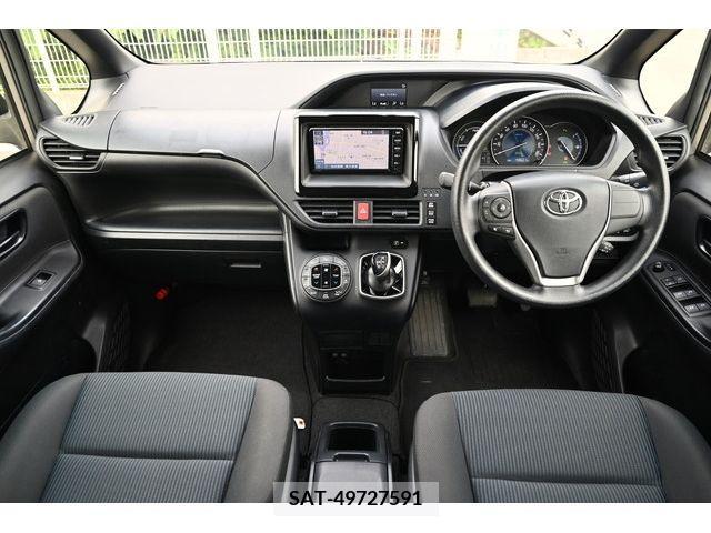 Toyota VOXY HYBRID 2019-03 322840-1