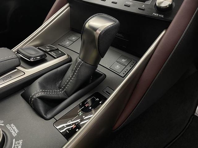 Lexus IS 2018-01 6090-23