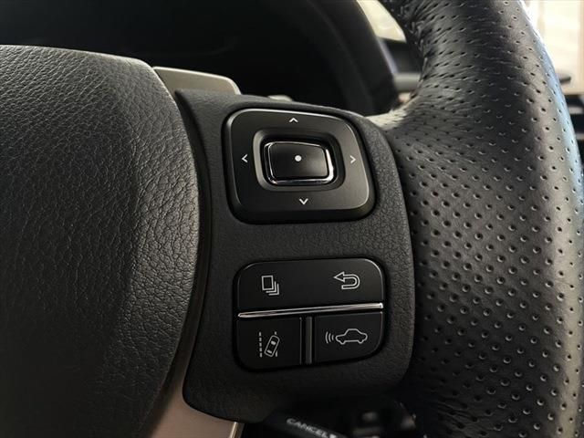 Lexus IS 2018-01 6090-26