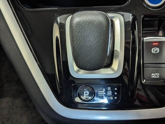 Nissan SERENA 2018-11 182096-27