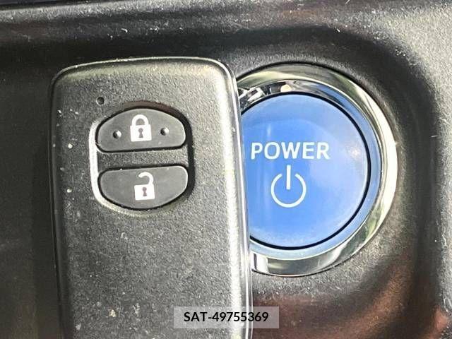 Toyota AQUA 2016-06 215927-6