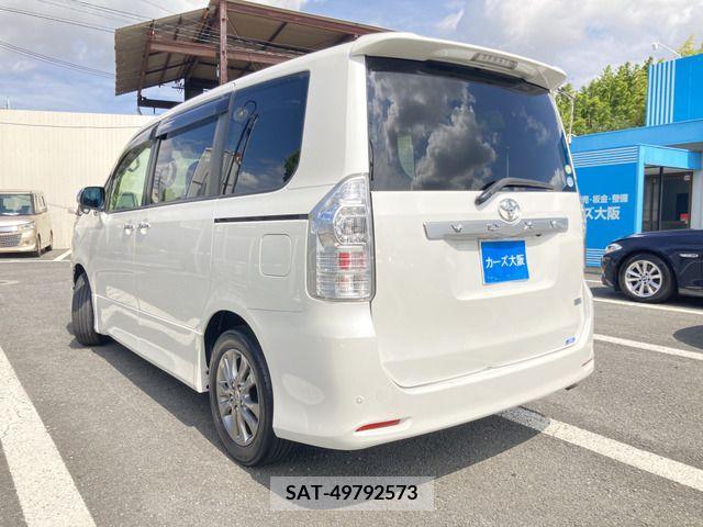 Toyota VOXY 2011-07 344203-2