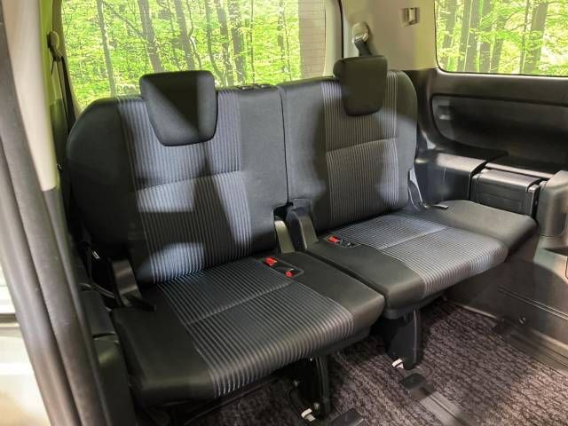Toyota VOXY 2016-11 186814-8