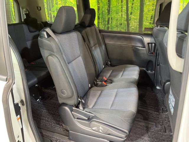 Toyota VOXY 2016-11 186814-7