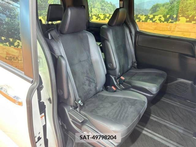Toyota VOXY HYBRID 2021-12 289418-9