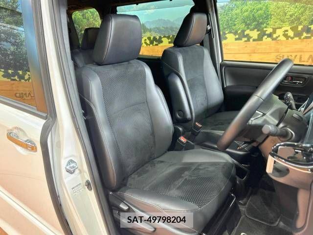 Toyota VOXY HYBRID 2021-12 289418-8