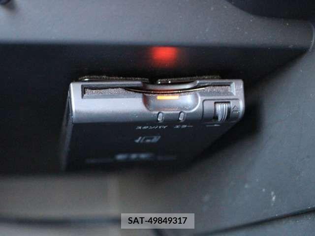 Nissan NOTE 2018-01 239549-16