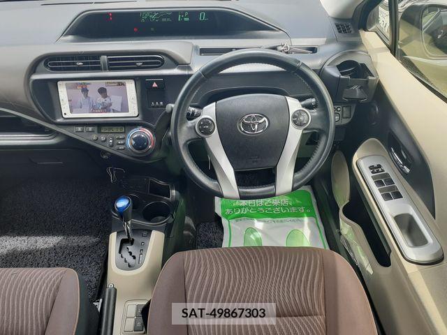 Toyota AQUA 2012-07 382831-14