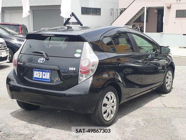 Toyota AQUA 2012-07 382831-2