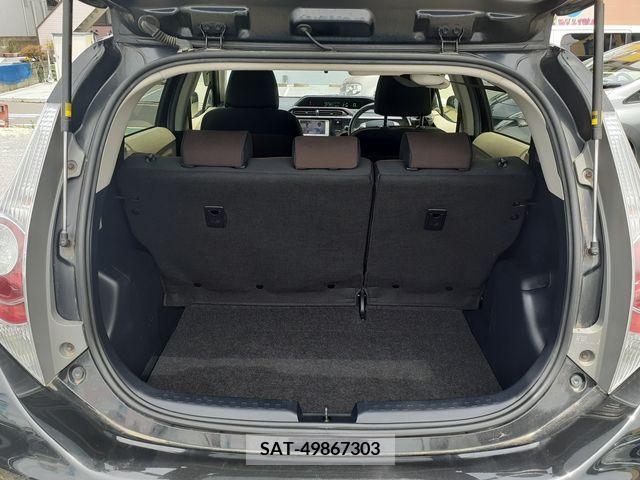 Toyota AQUA 2012-07 382831-17