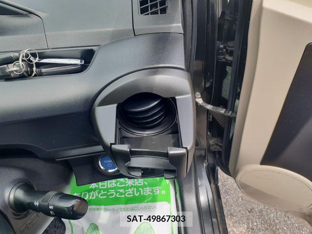 Toyota AQUA 2012-07 382831-27