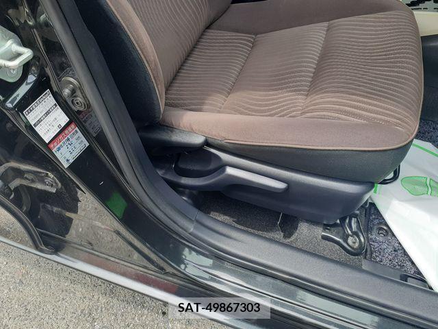 Toyota AQUA 2012-07 382831-28