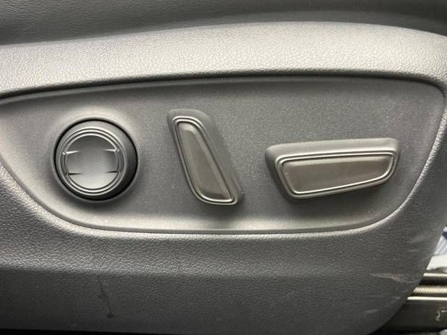 Toyota RAV4 2019-10 18779-8