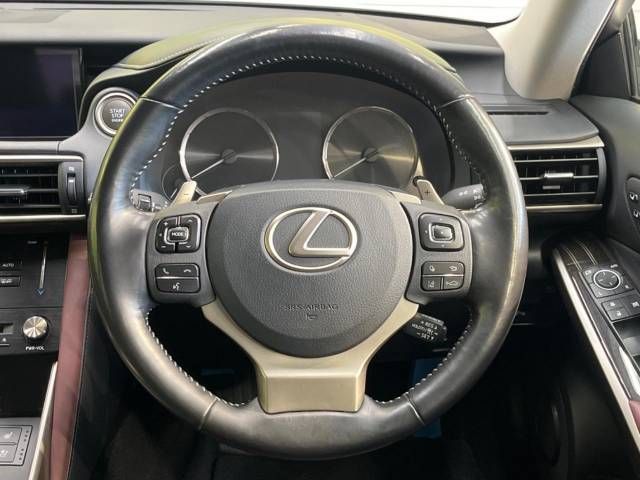Lexus IS 2017-11 28819-11