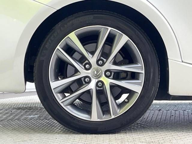 Lexus IS 2017-11 28819-13