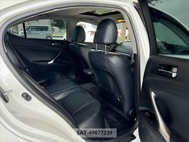 Lexus IS 2010-10 275365-14