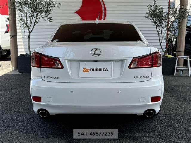 Lexus IS 2010-10 275365-10