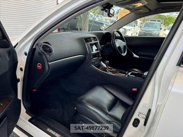 Lexus IS 2010-10 275365-13