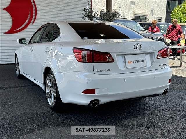 Lexus IS 2010-10 275365-9
