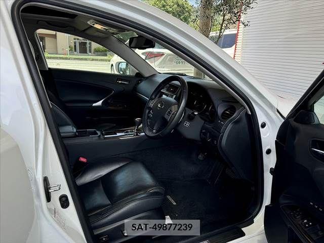 Lexus IS 2010-10 275365-12