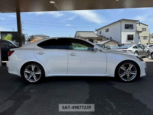 Lexus IS 2010-10 275365-8