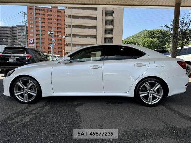 Lexus IS 2010-10 275365-11