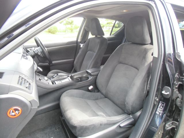 Lexus CT 2011-07 9700-26