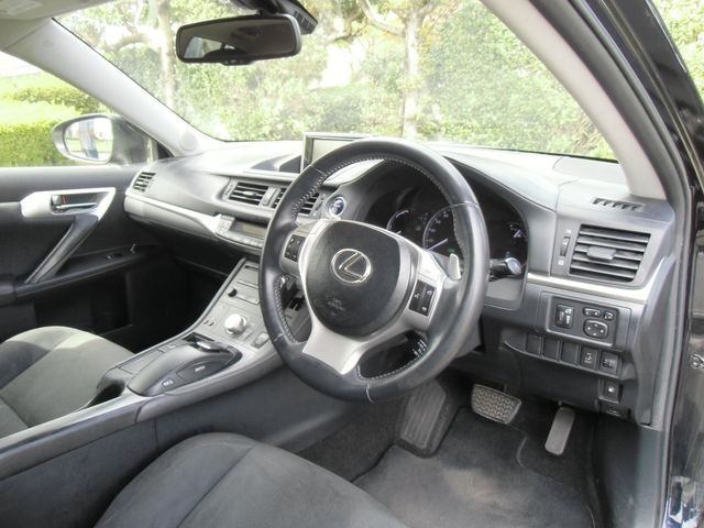 Lexus CT 2011-07 9700-1
