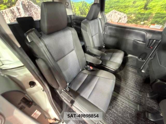 Toyota NOAH 2015-09 321476-9