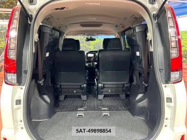 Toyota NOAH 2015-09 321476-11