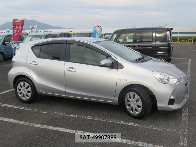 Toyota AQUA 2012-02 260644-1