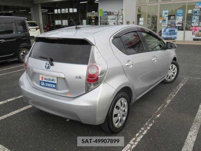 Toyota AQUA 2012-02 260644-2