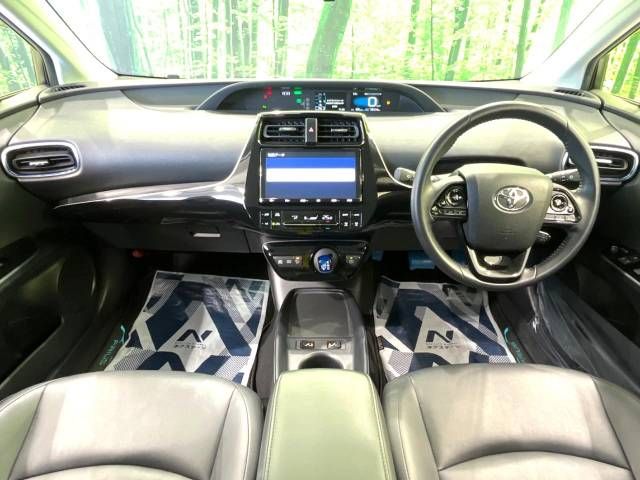 Toyota PRIUS 2019-01 180444-1
