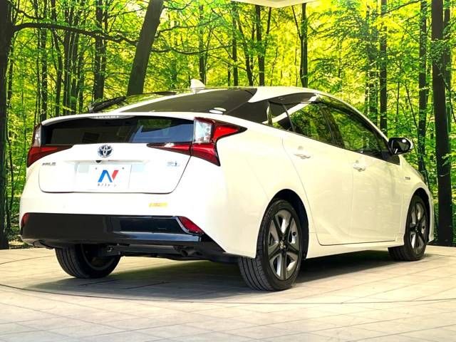 Toyota PRIUS 2019-01 180444-17