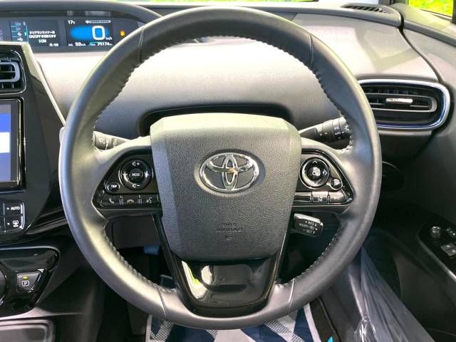 Toyota PRIUS 2019-01 180444-11