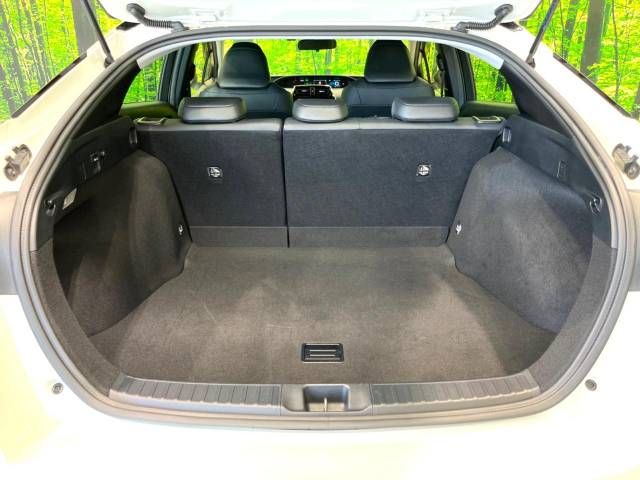 Toyota PRIUS 2019-01 180444-10